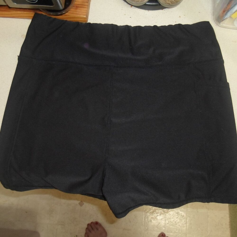 Shorts - Picture 3 of 3